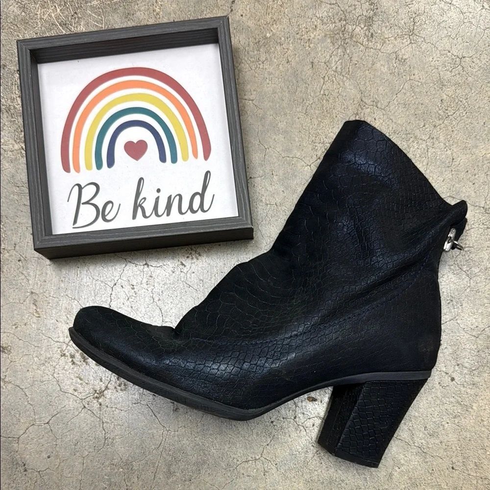 Seychelles Blue Heeled Boots Versatile Style